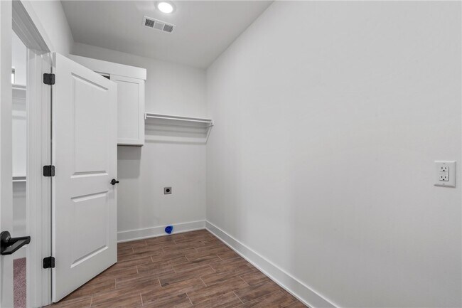 Building Photo - 110 N Banner Ave