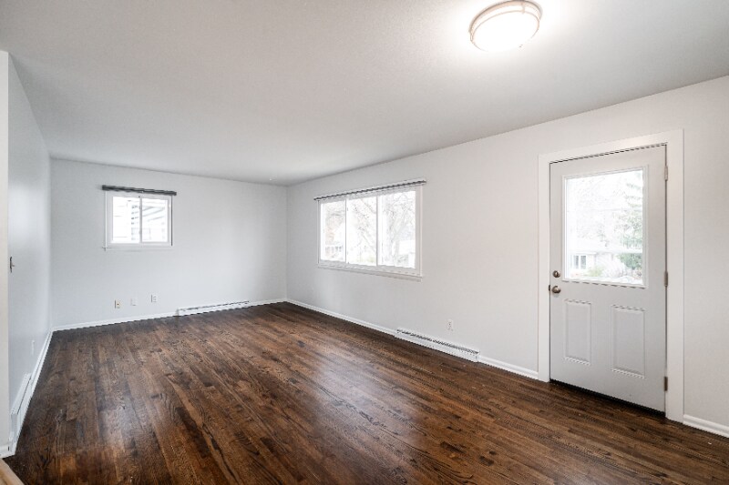 Building Photo - 638 S 66th St