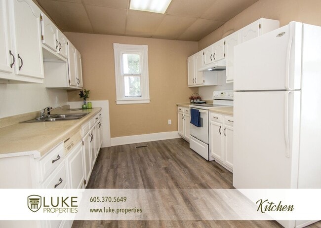 Building Photo - 203 S Summit Ave