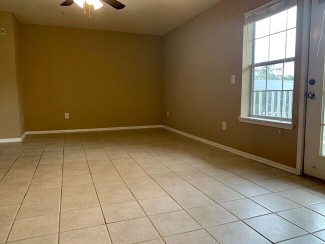 Building Photo - Recently Upgraded Spacious 1B/1B Condo nea...