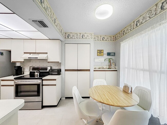 Building Photo - Fully Furnished Resort-Style Waterfront Living at Pasadena Cove - 2Bed|1Bath