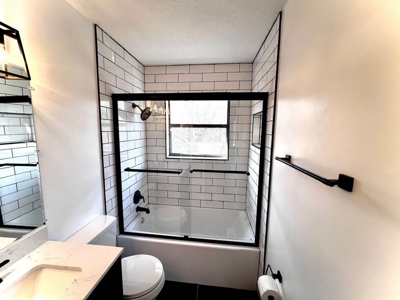 Building Photo - 525 N Betty Jo Dr