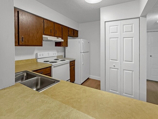 Building Photo - RENTAL SPECIAL Evansville, Indiana*** 2 Bed 2 Bath $1079.00/mo***No Deposit $0
