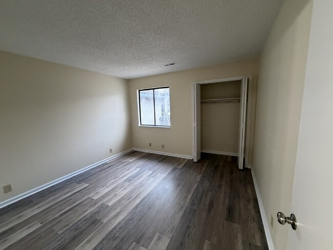 Building Photo - Condo For Rent