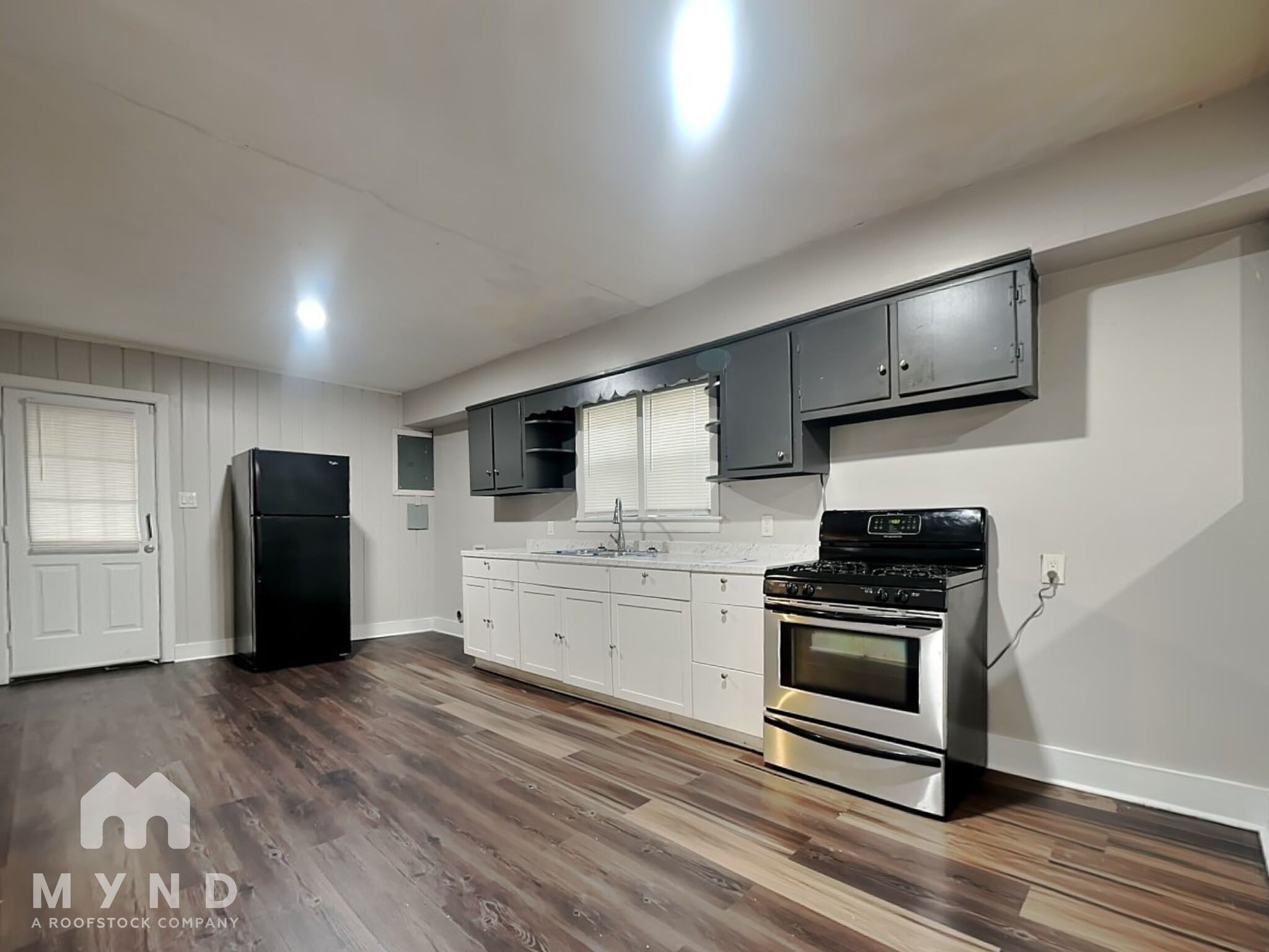 Building Photo - 2325 Riley Ave