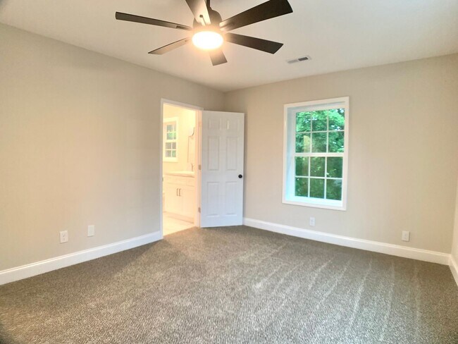 Building Photo - 917 Sinclair Dr