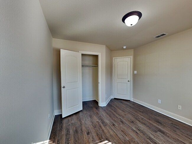 Building Photo - 5860 Burgundy Rose Dr