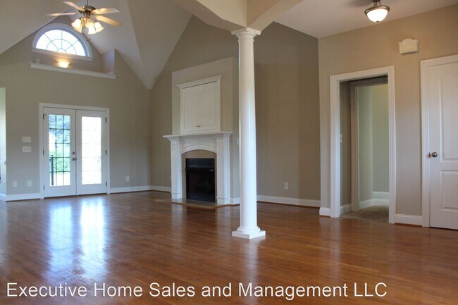 Building Photo - 3 br, 2 bath House - 201 Maddux Dr