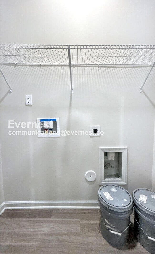 Building Photo - 310 N Correll St