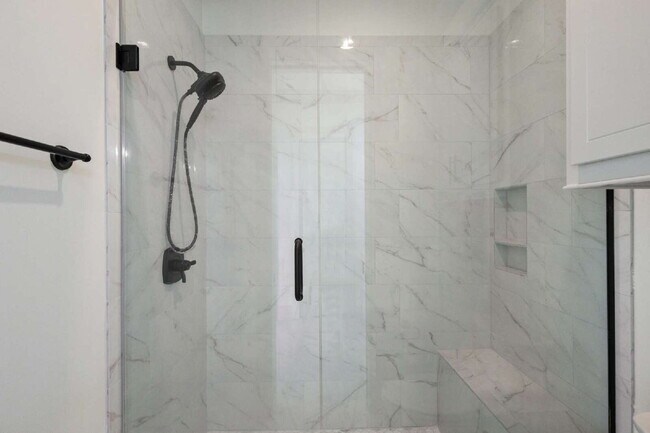 Building Photo - Luxury Townhome for Rent in Waterpointe | 3 Bed | 2.5 Bath | Private Courtyard