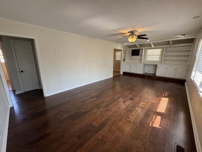 Building Photo - 3 Bedroom Home in Murray