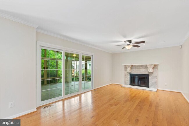 Building Photo - 4970 Manor House Ct