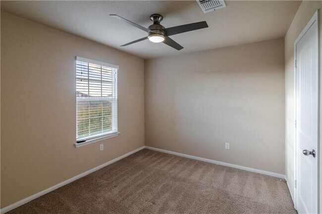 Building Photo - 137 Moulins Ln