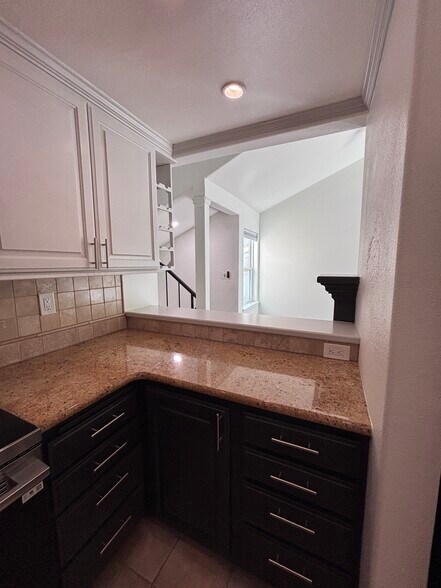 Building Photo - 2108 Lost Lake Pl