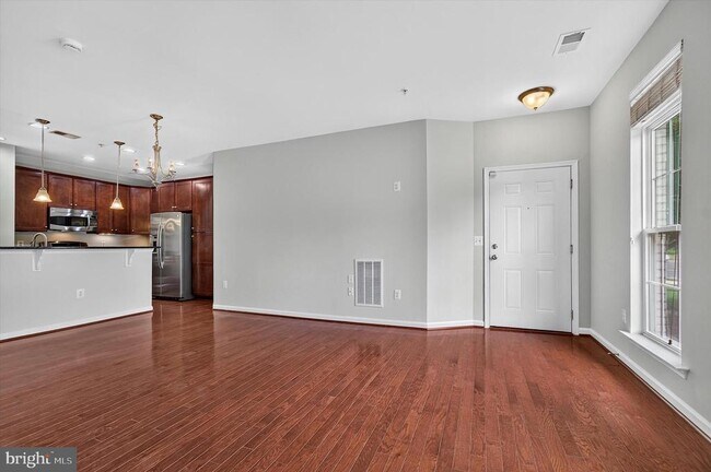 Building Photo - 43845 Centergate Dr