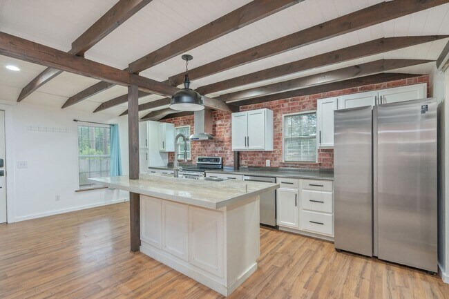 Building Photo - 271 Bracewell St
