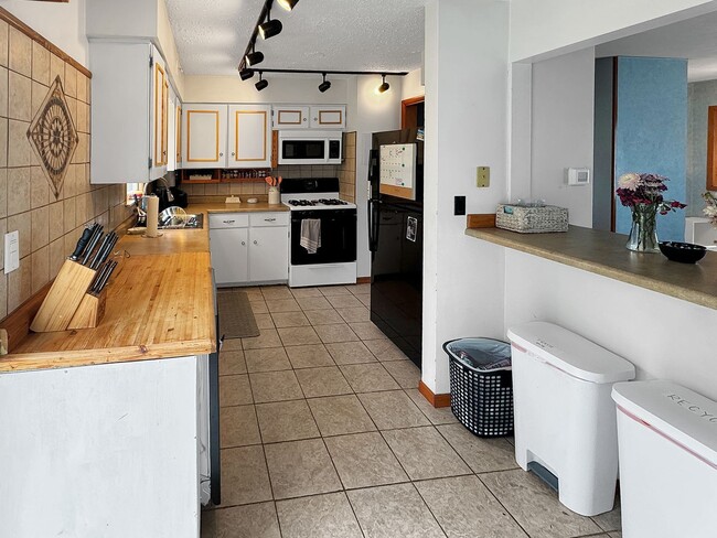 Building Photo - 1731 Ridgewood Ave SE