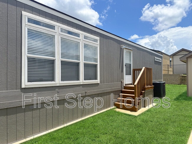 Building Photo - 1007 Conchas