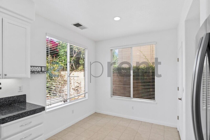 Building Photo - Unit
