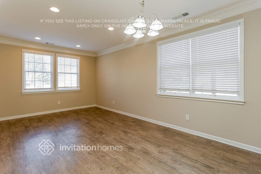 Building Photo - 335 Yellow Iris Rd SE