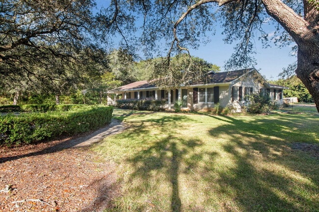 Building Photo - 701 Planet Dr