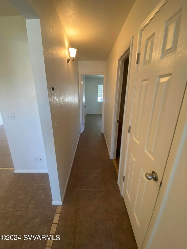 Building Photo - 126 E Paula Cir