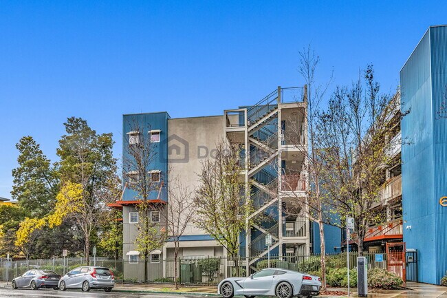 Building Photo - 1121 40th St