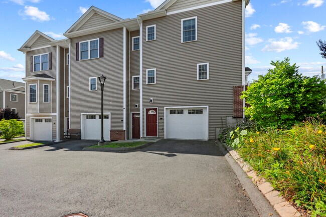 Building Photo - 35 Ringgold St