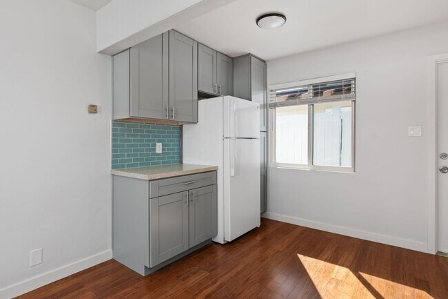 Building Photo - 306-308 Elm Ave