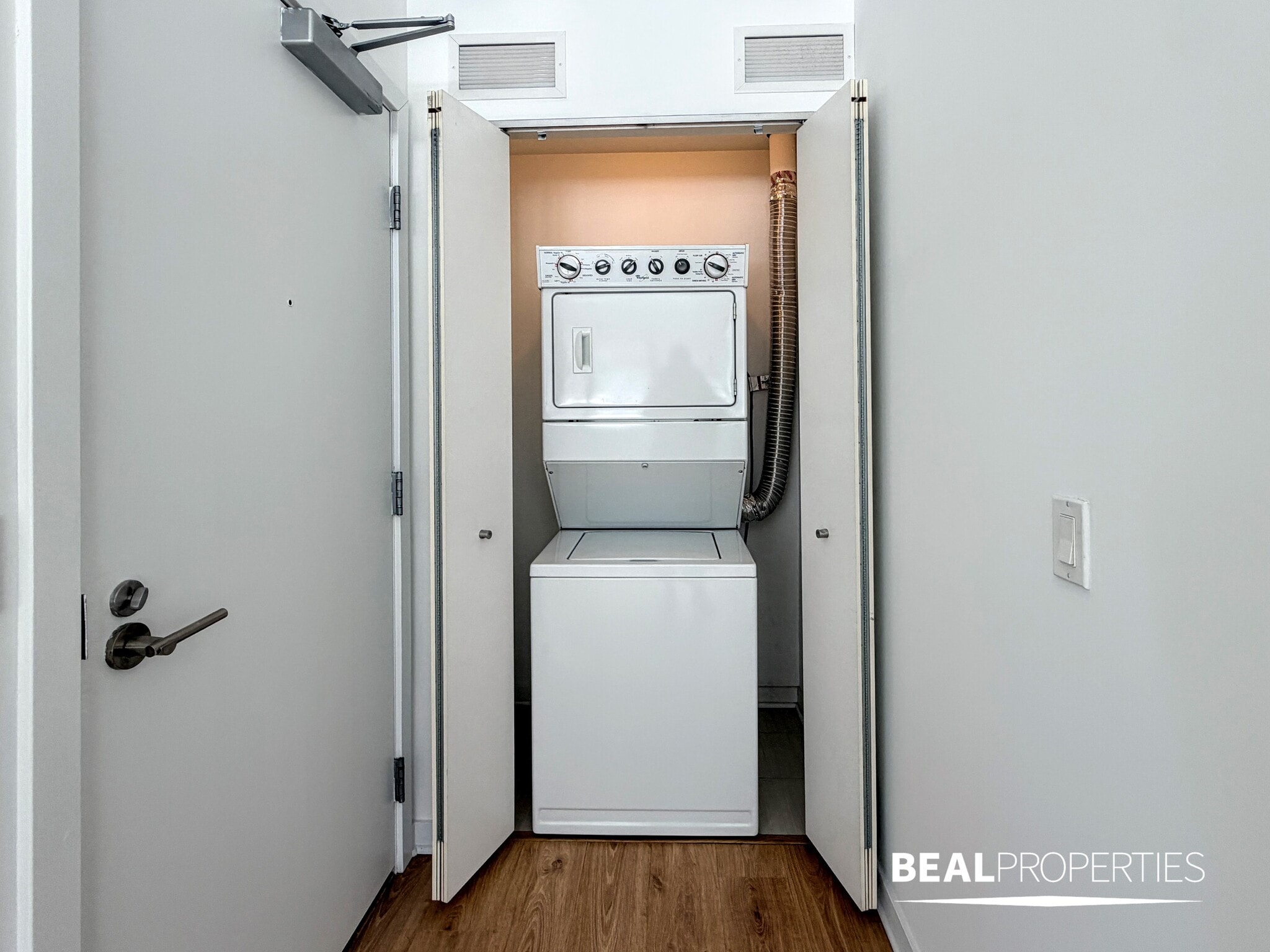 Building Photo - 548 W Webster Ave