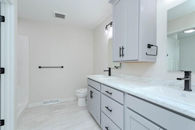 Building Photo - 3504 Green Pastures Ln