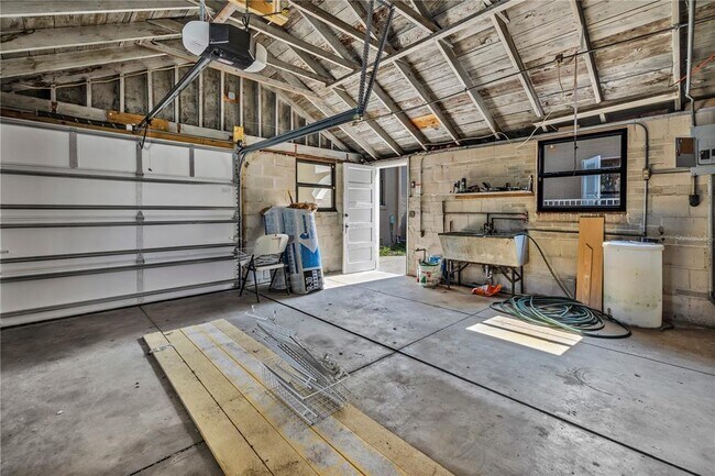 Building Photo - 6421 6th Ave N