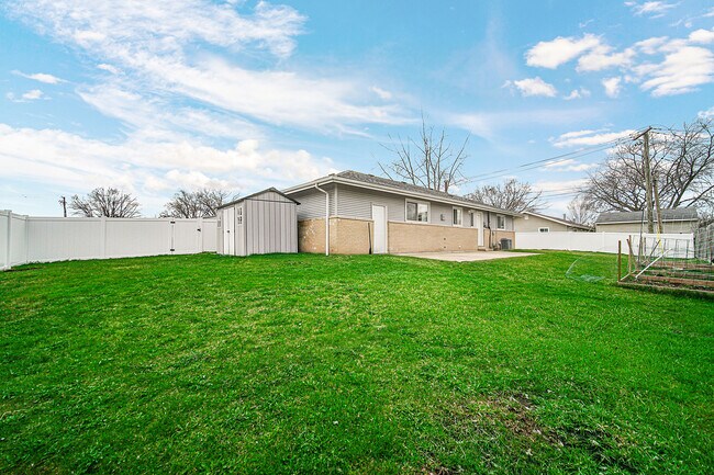 Building Photo - 310 Maricopa Ln
