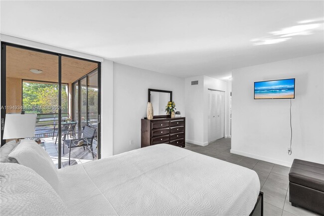 Building Photo - 20841 San Simeon Way