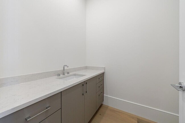 Building Photo - 2425 Peachtree Rd