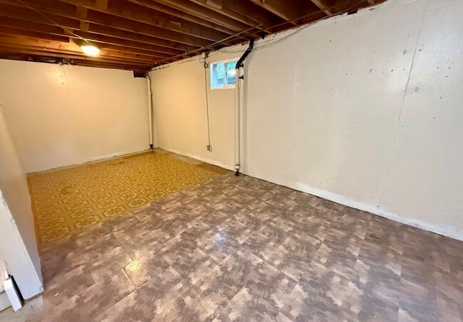 Building Photo - 470 S Owens St