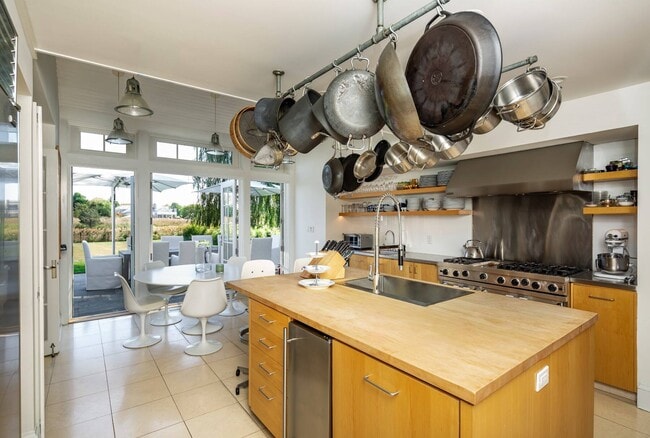 Building Photo - 480 Captains Neck Ln