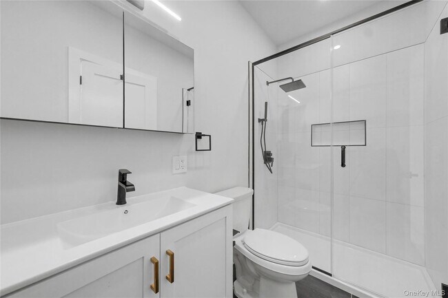 Building Photo - 10 Market St