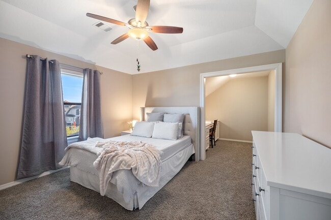 Building Photo - 21603 Christopher Lake Ct