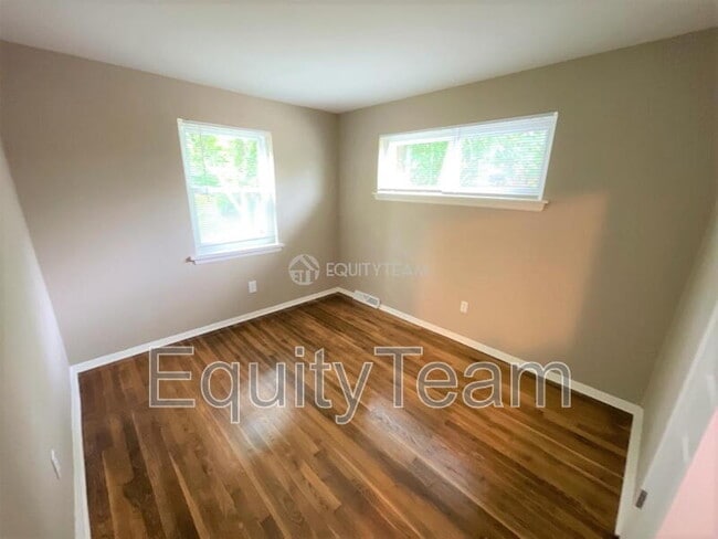 Building Photo - 4310 Sunburst Ln