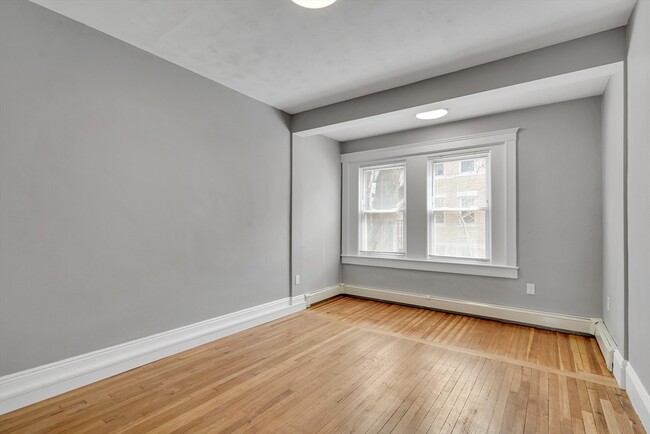 Building Photo - 142 Sutherland Rd