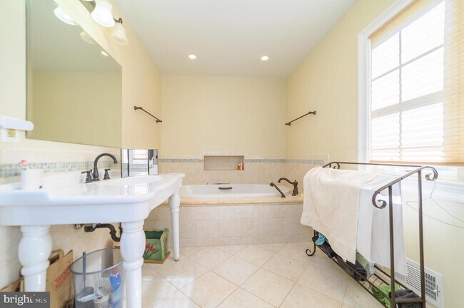 Building Photo - 4708 Randolph Ct