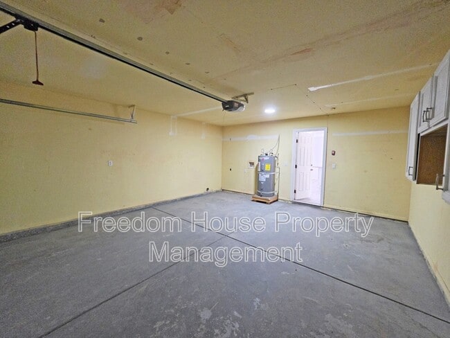 Building Photo - 670 Bourbon St