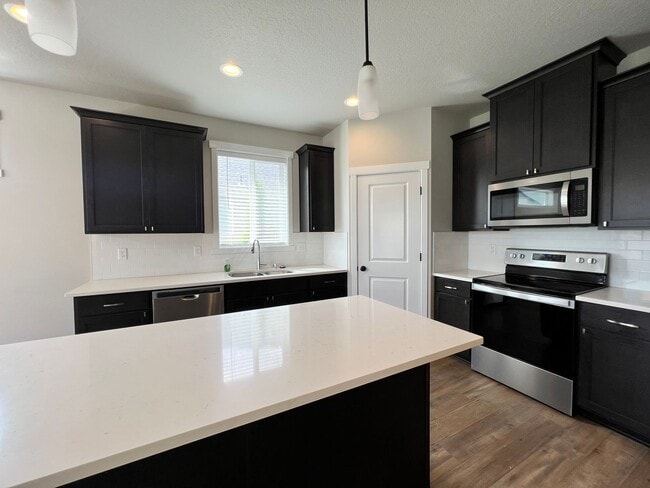 Building Photo - Newer Construction Home in Mae Valley!