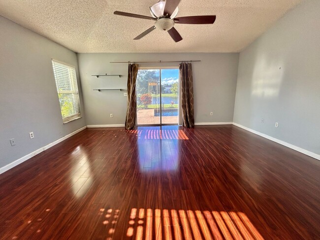 Building Photo - Waterfront Pool Home in Waterford Lakes