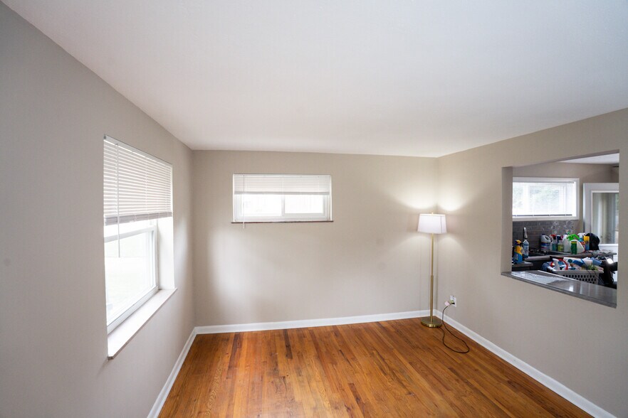 Building Photo - 1758 Sanborn Dr