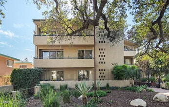 Building Photo - 960 San Pasqual St