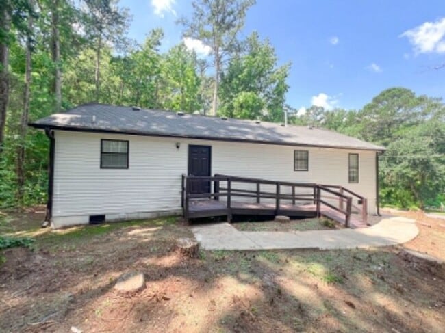 Building Photo - 7155 Pineneedle Dr SW