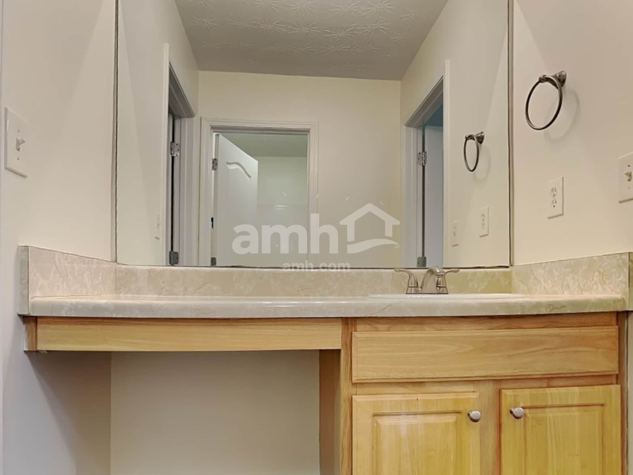 Building Photo - 247 River Pass Ct NE