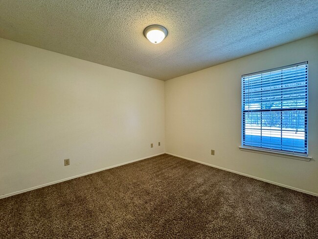 Building Photo - Duplex